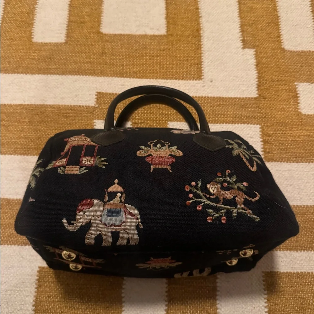 Elegant Black Tapestry Shoulder Bag - Picture 2 of 5